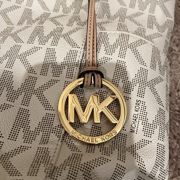 Sale! Michael Kors large jet set monogram tote - Picture 2 of 14